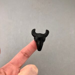 Black Obsidian or Golden Sheen Obsidian Ox Bull Cow Skull Figurine Protection Symbol Metaphysical Crystal Altars Strength Determination Black Obsidian or Golden Sheen Obsidian Ox Bull Cow Skull Figurine Protection Symbol Metaphysical Crystal Altars Strength Determination