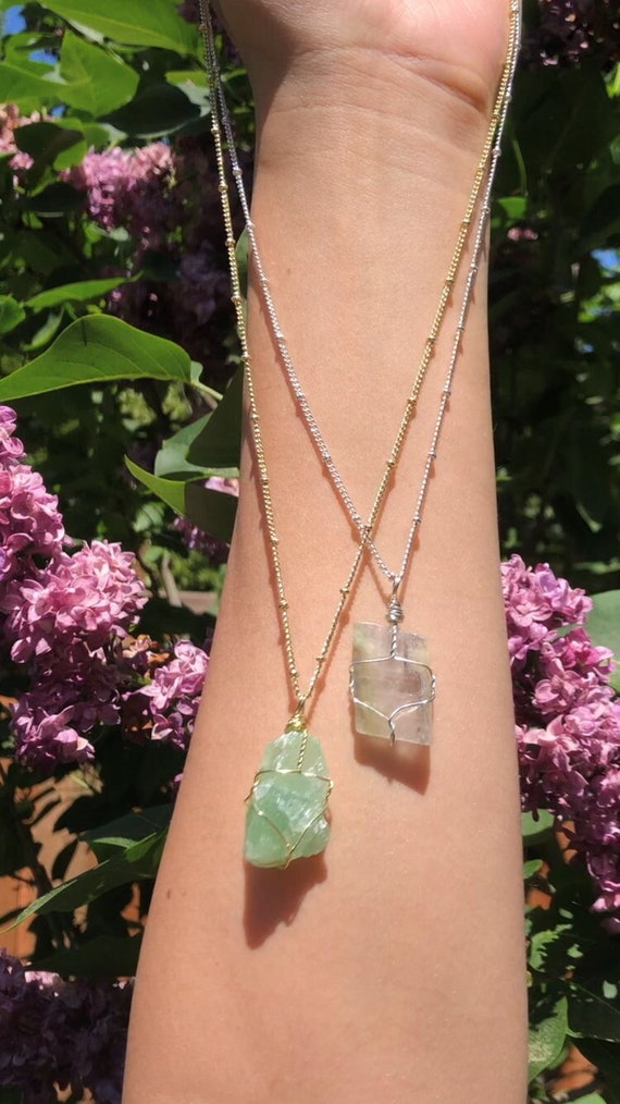 Green Calcite Raw Crystal Necklace / Heart Chakra Healing / Dissolve Old Habits & Beliefs / Emotional Balance And Well-being / Reiki Infused