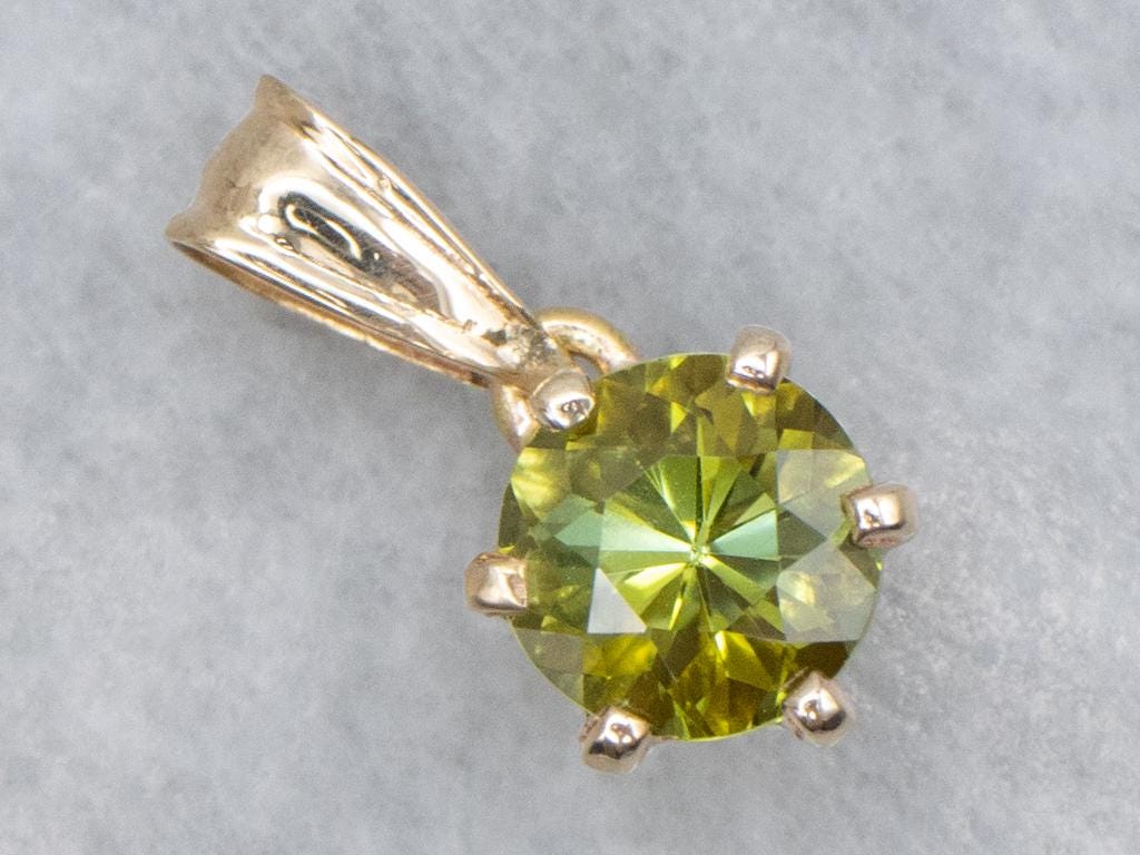 Green Tourmaline Solitaire Yellow Gold Pendant