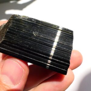 Schwarz-grüner Turmalin Kristall / Turmalin Spitze unbehandelt