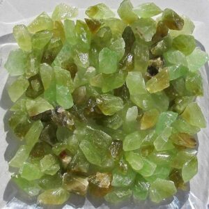 Grüner Calcit, Rohsteine 100-300 g., ca. 25-45 mm (1 kg=63.33 EUR)