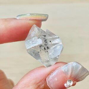 Herkimer Diamond Quartz Crystal: 6.0g Raw Natural Gemstone (23x19mm)