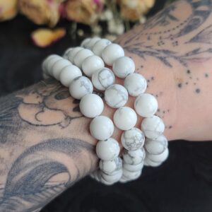 8mm Round Howlite Bead Crystal Bracelets In Bulk, Discount Stretchy Gemstone Bracelets For Gifts, Meditation, And Crafts