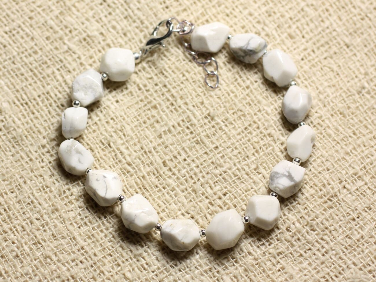 Bracelet Argent 925 Et Pierre - Howlite Nuggets Facettés 8mm Bracelet Argent 925 Et Pierre - Howlite Nuggets Facettés 8mm