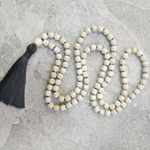 108 Mala Howlite Necklace 108mala Beads Necklace With Tassel Hand Knot Beaded Boho Necklaces Beige Bead Yoga Spiritual Jewelry Gift Necklace