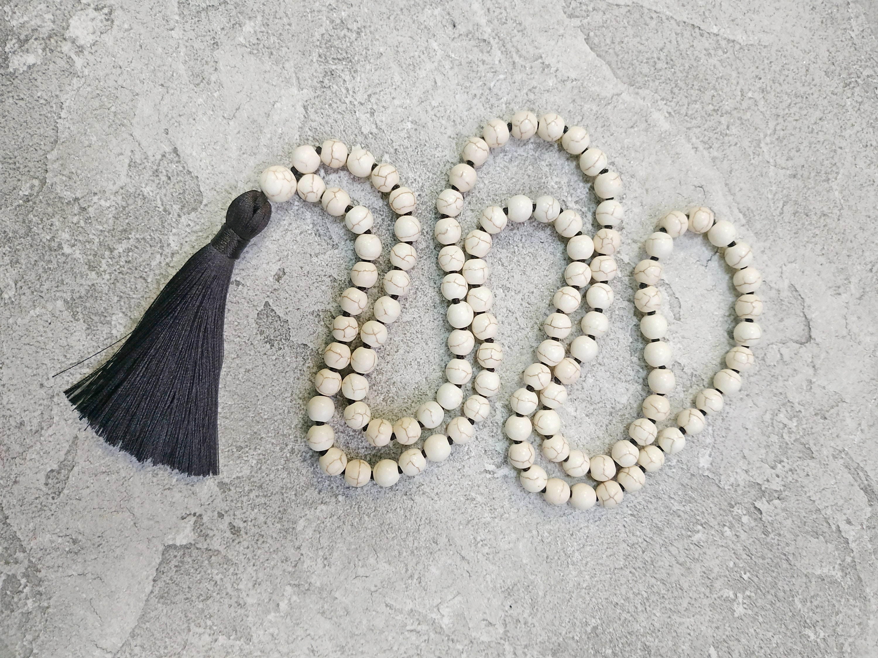 108 Mala Howlite Necklace 108mala Beads Necklace With Tassel Hand Knot Beaded Boho Necklaces Beige Bead Yoga Spiritual Jewelry Gift Necklace