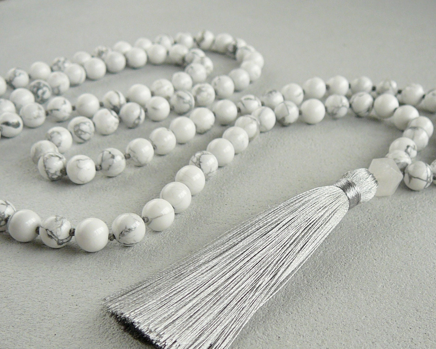 Howlite Mala Necklaces Hand Knotted Grey Tassel Necklace For Man Women Gift White Necklace Yoga Meditation Necklace 108 Mala Bead Necklace