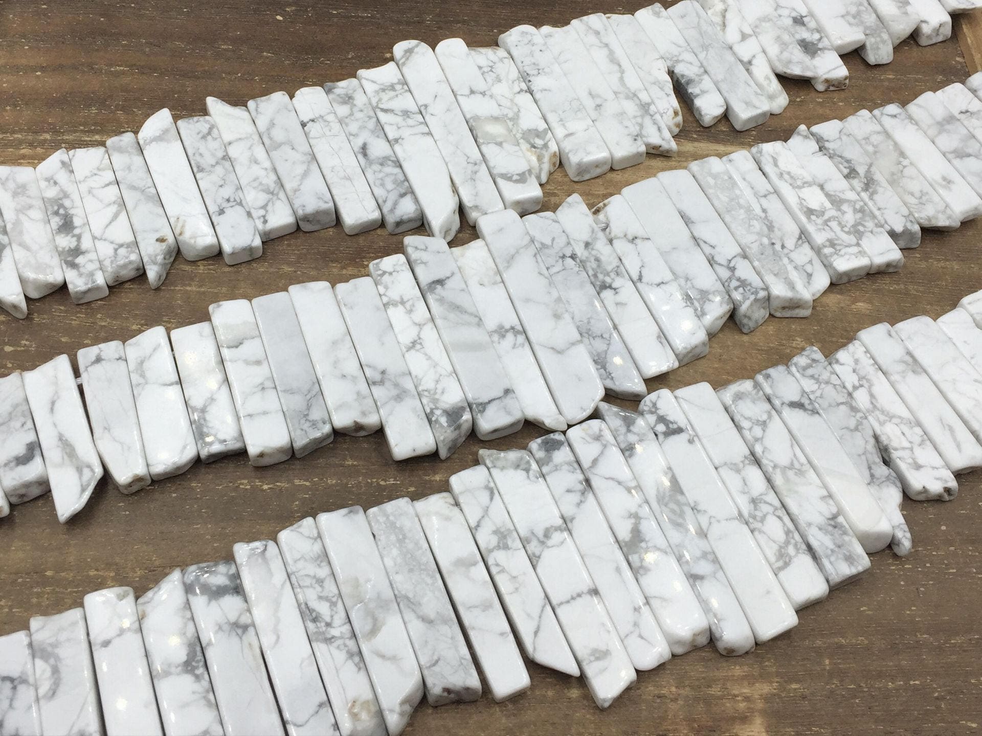 White Howlite Slice Stick Beads Graduated Gemstone Slice Slab Spike Stick Point Beads Pendant Beads Semi Precious 8-11*22-55mm Full Strand