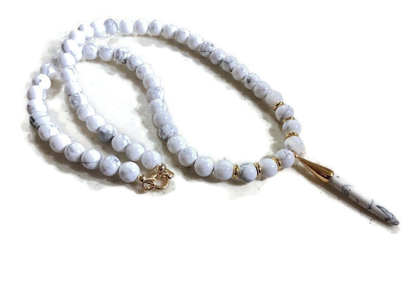 Howlite Gemstone Necklace – White Beaded Jewelry With Gold Pendant