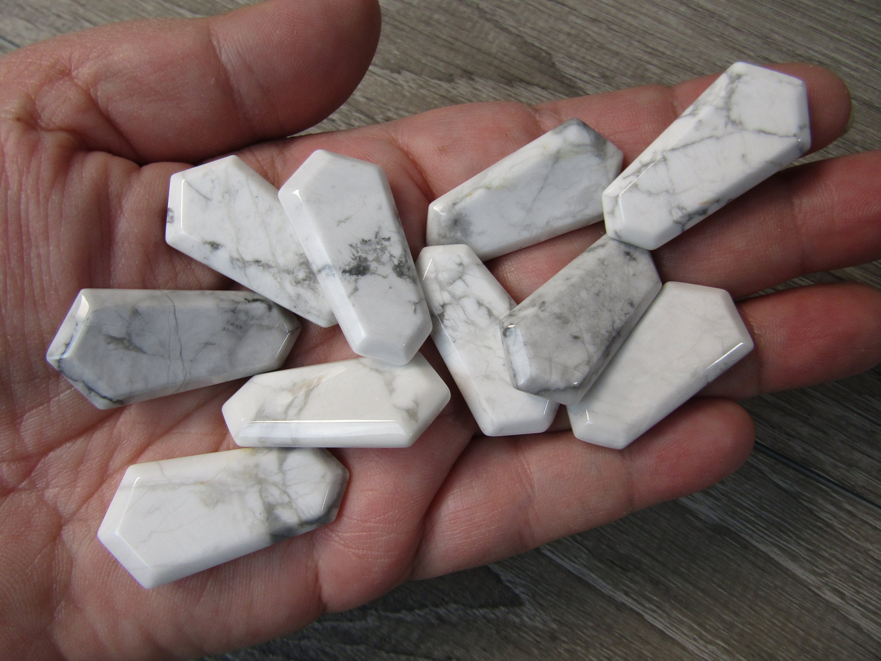 Howlite Double Terminated 1 Inch + Flat Wand