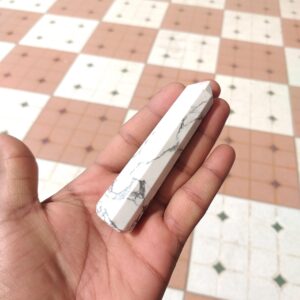 Howlite Gemstone Healing Tower, Handmade Polished 95.4 Gram - 3.9''