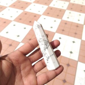 Natural Howlite Gemstone Point, Handmade Polished 106.4 Gram - 4.1''