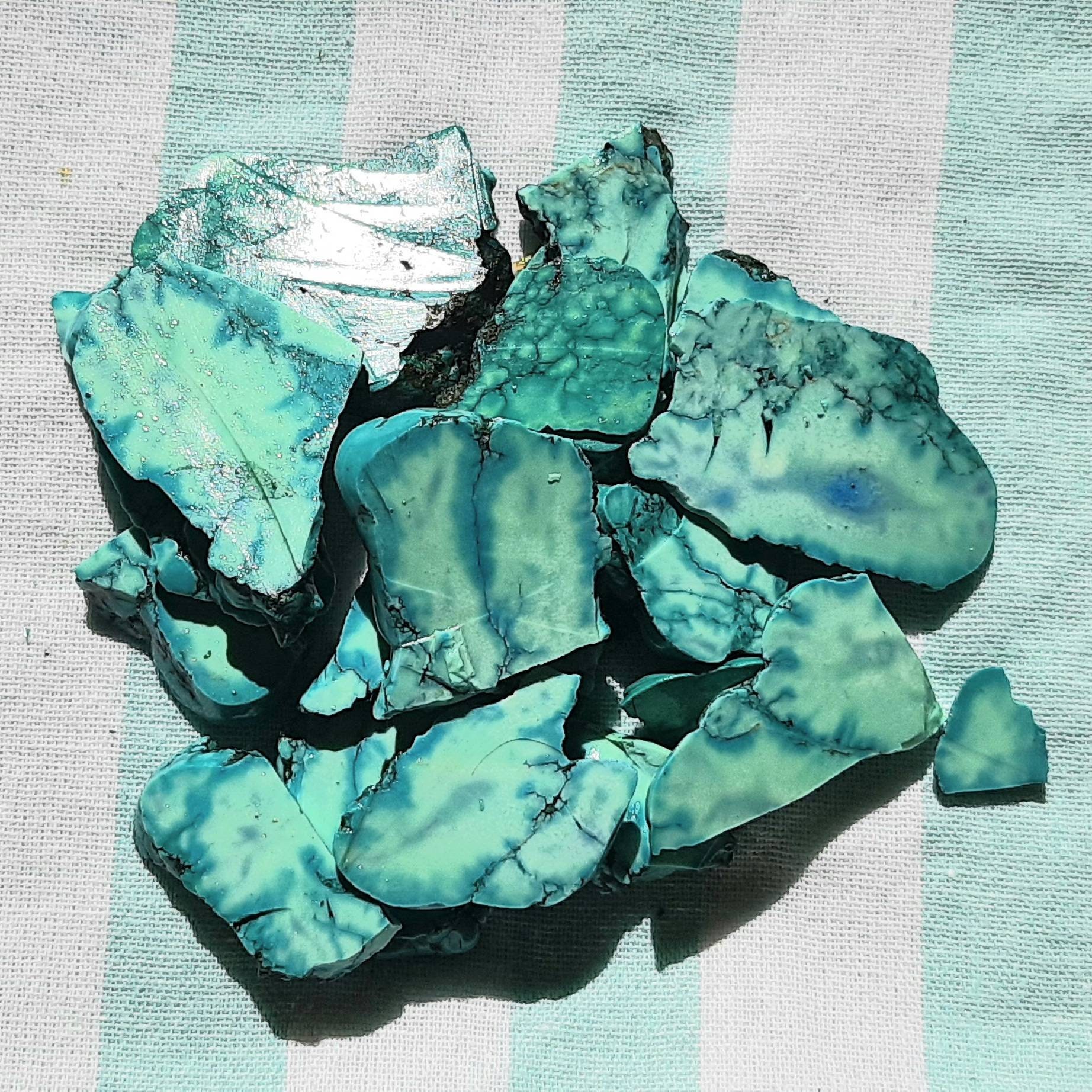Natural Green Color Dyed Howlite Rough Gemstone,howlite Raw Material,howlite Slices,howlite Specimen,green Howlite,howlite Healing Crystal.