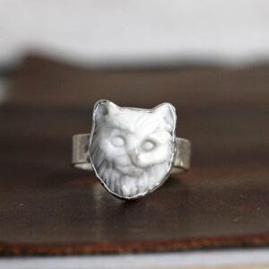 Cat Ring - Carved Howlite - Carved Stone Ring Cat Ring - Carved Howlite - Carved Stone Ring