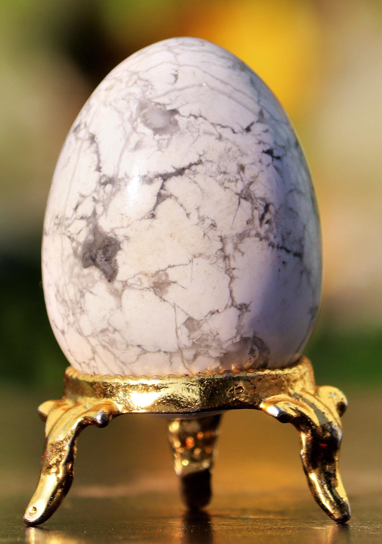 White Howlite Crystal Egg: Reiki Charged Gemstone Decor (45mm)