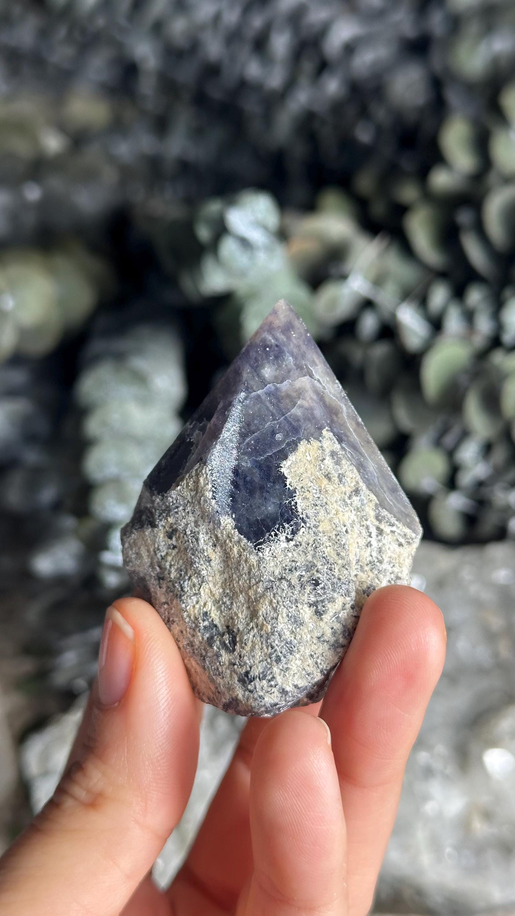 Self Standing Iolite Point
