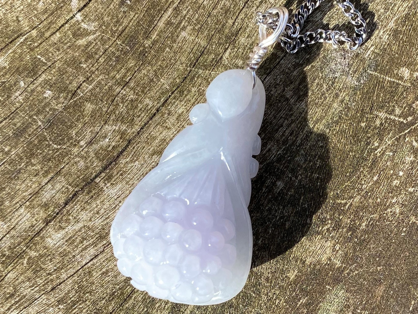 Hand Carved Lavender Jade Grapes Healing Stone Necklace! Hand Carved Lavender Jade Grapes Healing Stone Necklace!