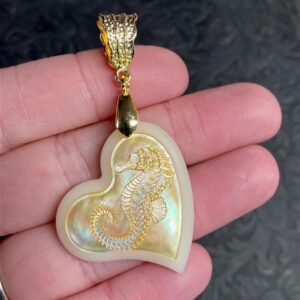 Seahorse Hippocampus Mother Of Pearl And White Jade Heart Pendant (52 1032) Seahorse Hippocampus Mother Of Pearl And White Jade Heart Pendant (52 1032)