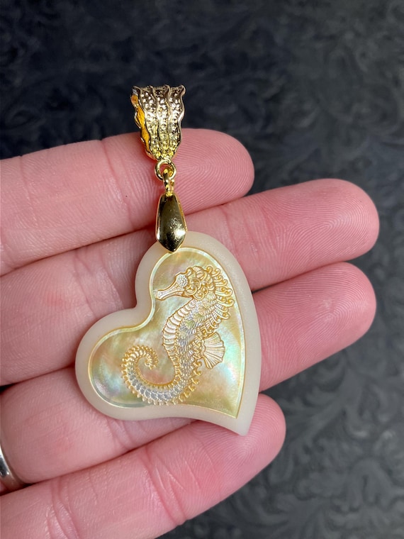 Seahorse Hippocampus Mother Of Pearl And White Jade Heart Pendant (52 1032)