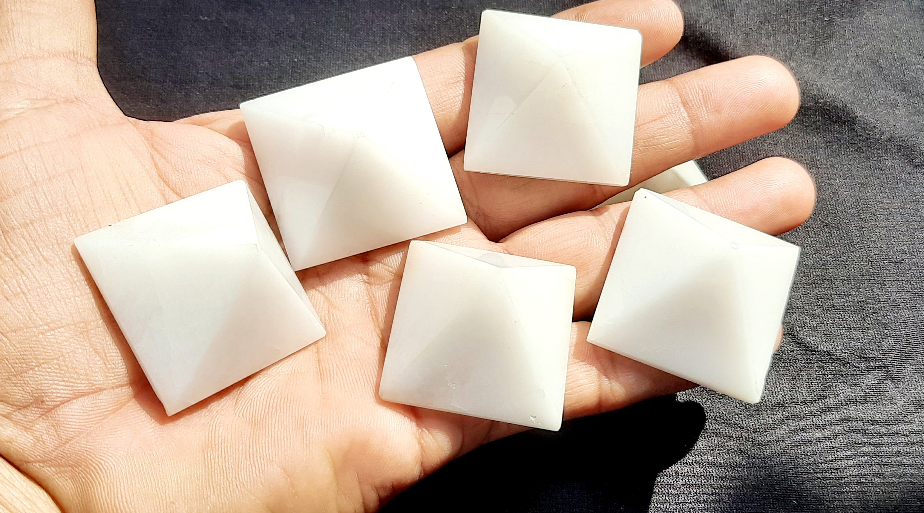 White Jade Pyramid,jade Pyramid,love ,valentines Pyramid,vastu,money,health,welth,decor,meditation,healing,crystal Point Pyramid,white Jade