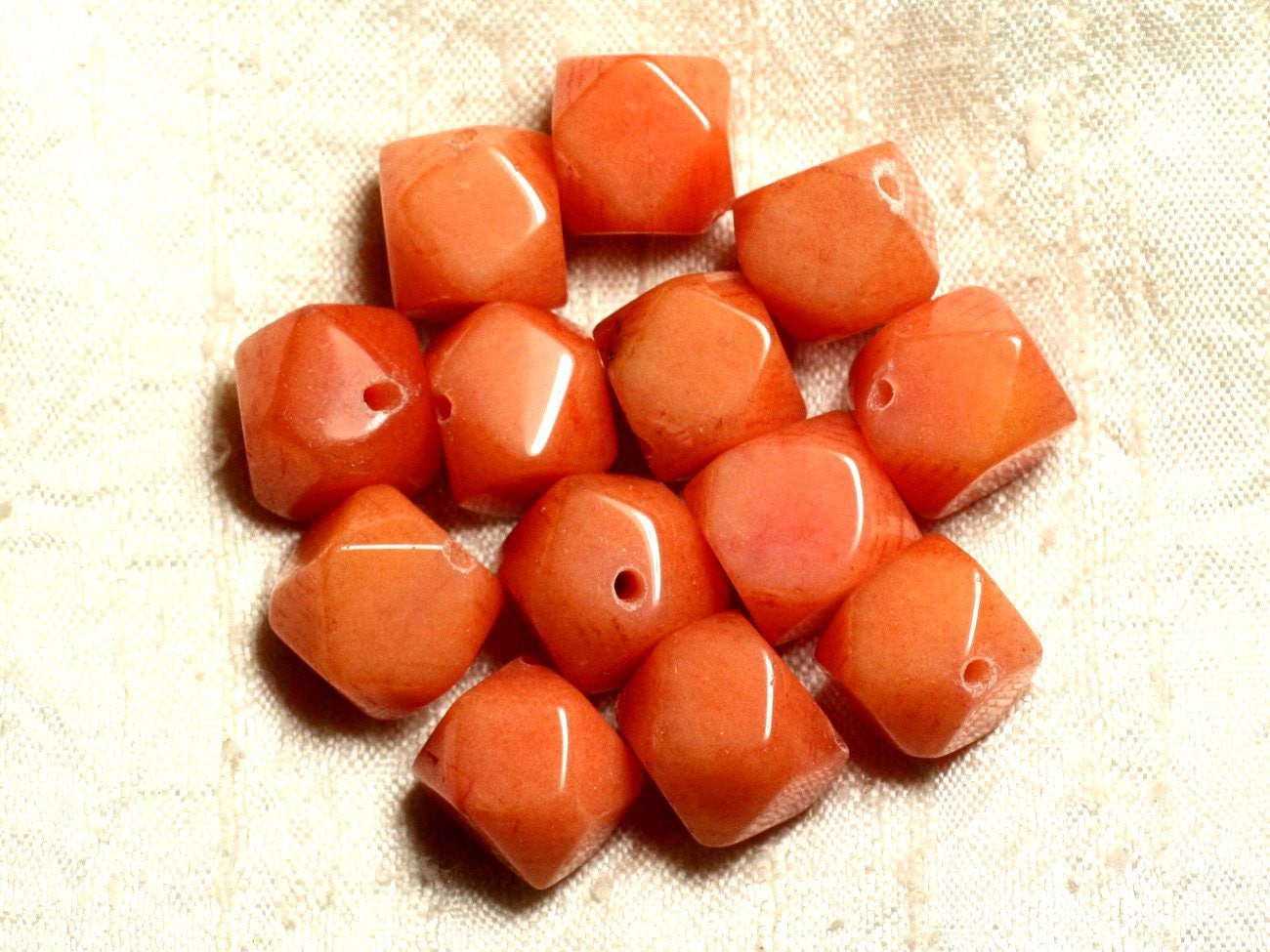 Fil 39cm 25pc Env - Perles De Pierre - Jade Cubes Facettés 14-15mm Orange