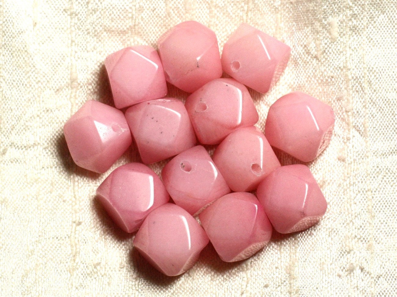 Fil 39cm 25pc Env - Perles De Pierre - Jade Cubes Facettés 14-15mm Rose Clair