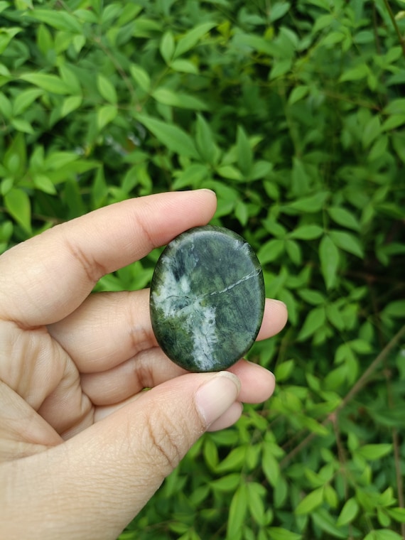 Jade Flat Palm Stone 30-40mm