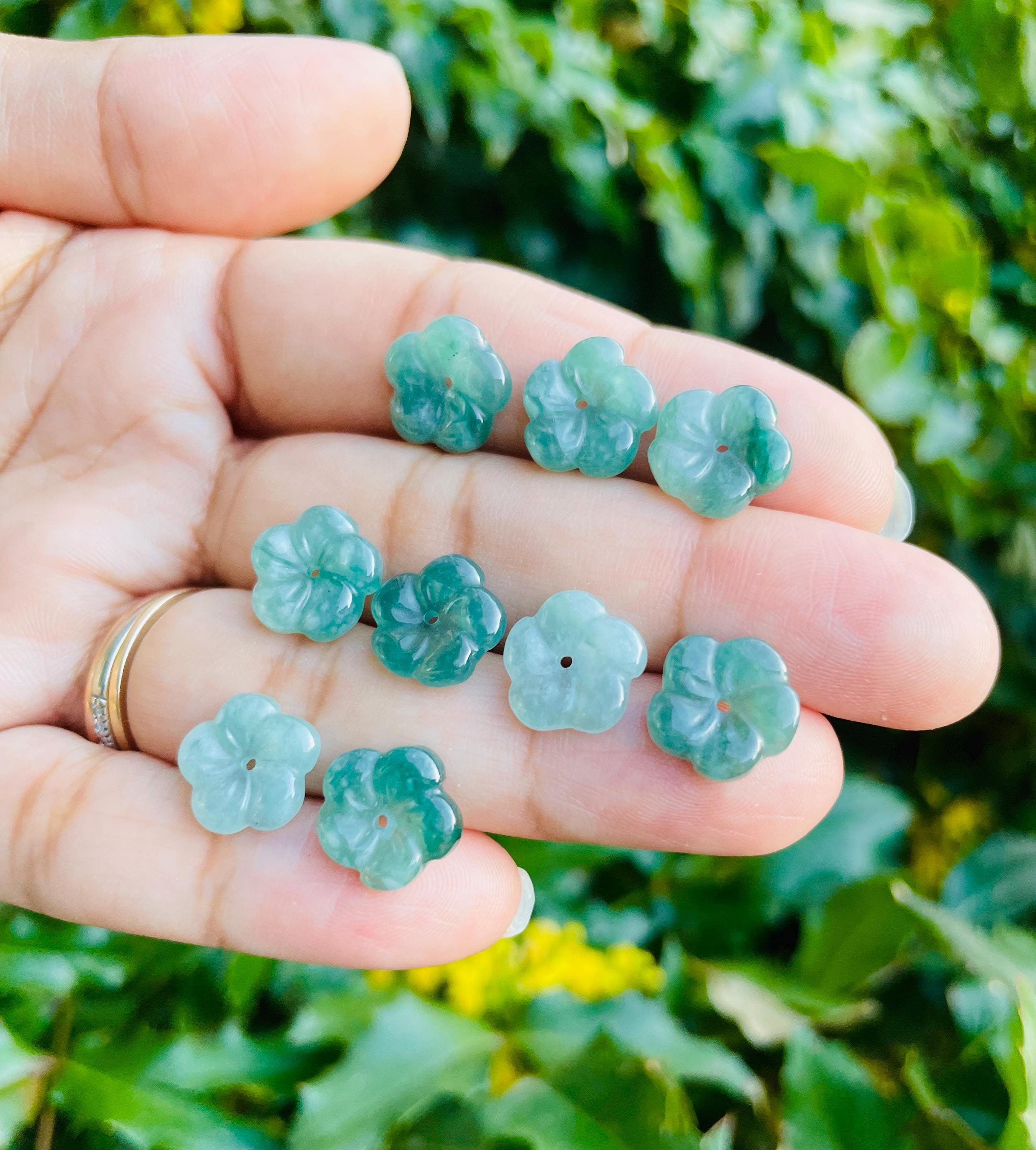 Green Jade Daisy Crystal: Tumbled Flower Gemstone (10-12 Mm)