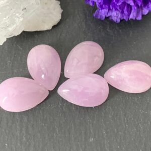 Kunzite pear 8x12mm cabochon - Calibrated cabochons * Kunzite pear 8x12mm cabochon - Calibrated cabochons *