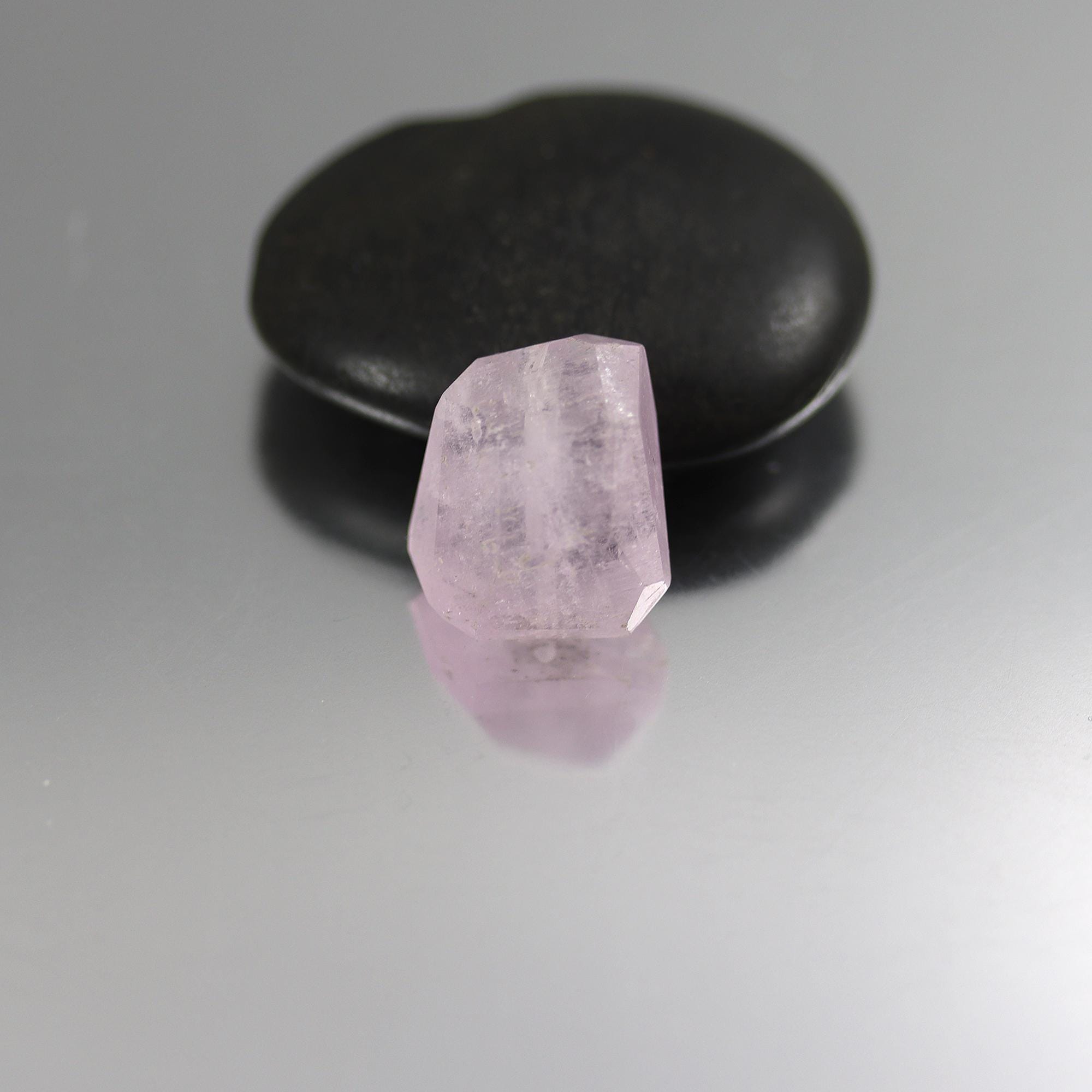 Kunzite Faceted Nugget Bead - 18 X 15 Mm - Focal Kunzite Faceted Nugget Bead - 18 X 15 Mm - Focal