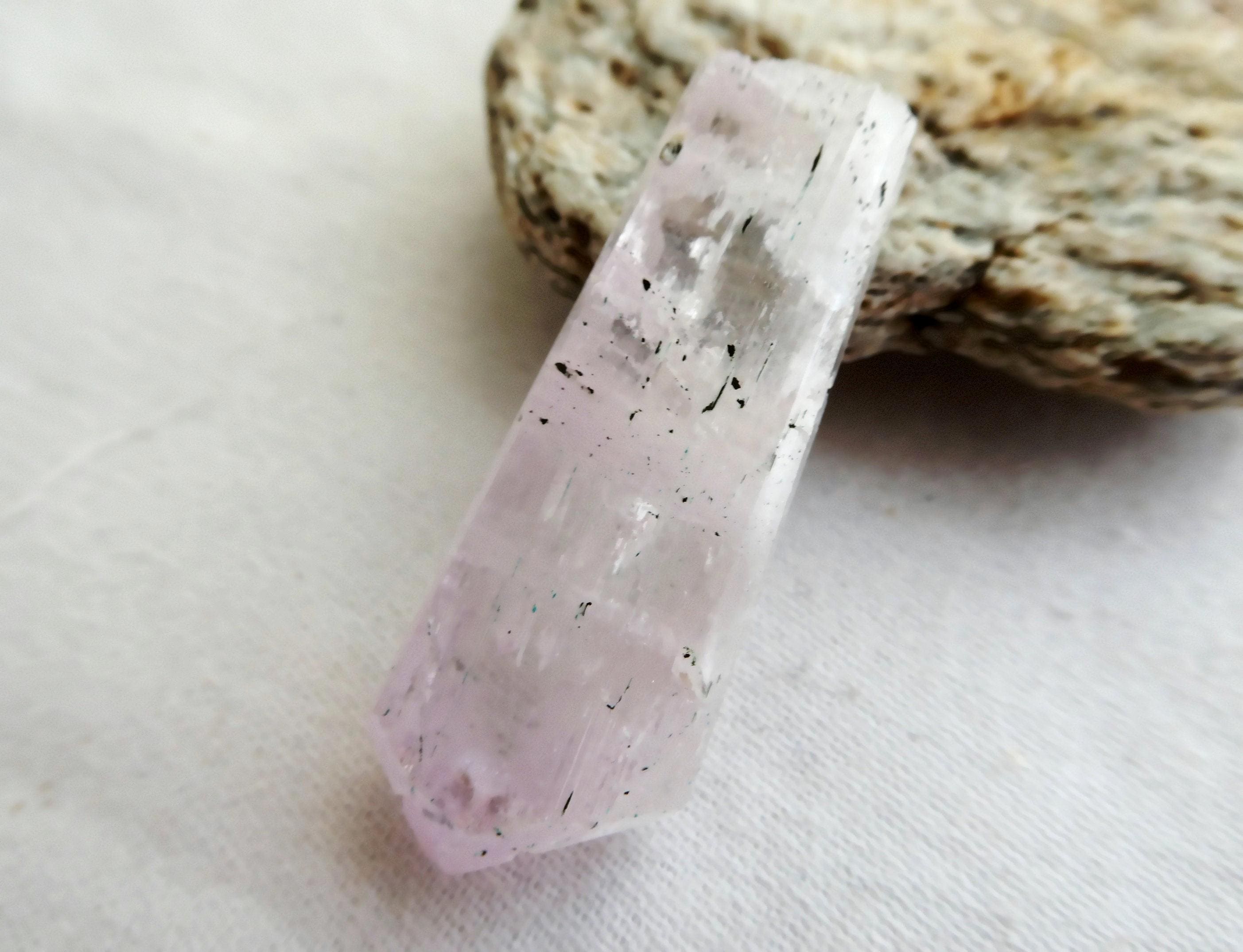 Pink Kunzite Chunky Point 45mm Undrilled- 1 Pc Gemstone 14g Crystal-jewelry Making Collector-craft Beads Pink Kunzite Chunky Point 45mm Undrilled- 1 Pc Gemstone 14g Crystal-jewelry Making Collector-craft Beads