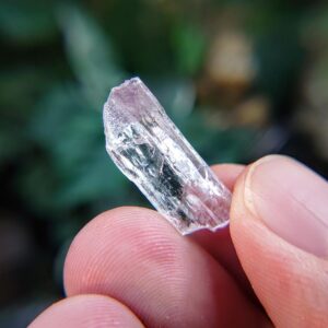 13.85ct Spodumene Var Kunzite Crystal from Afghanistan for Home and Altar Decor / Meditation / Reiki / Jewelry Crafting 13.85ct Spodumene Var Kunzite Crystal from Afghanistan for Home and Altar Decor / Meditation / Reiki / Jewelry Crafting