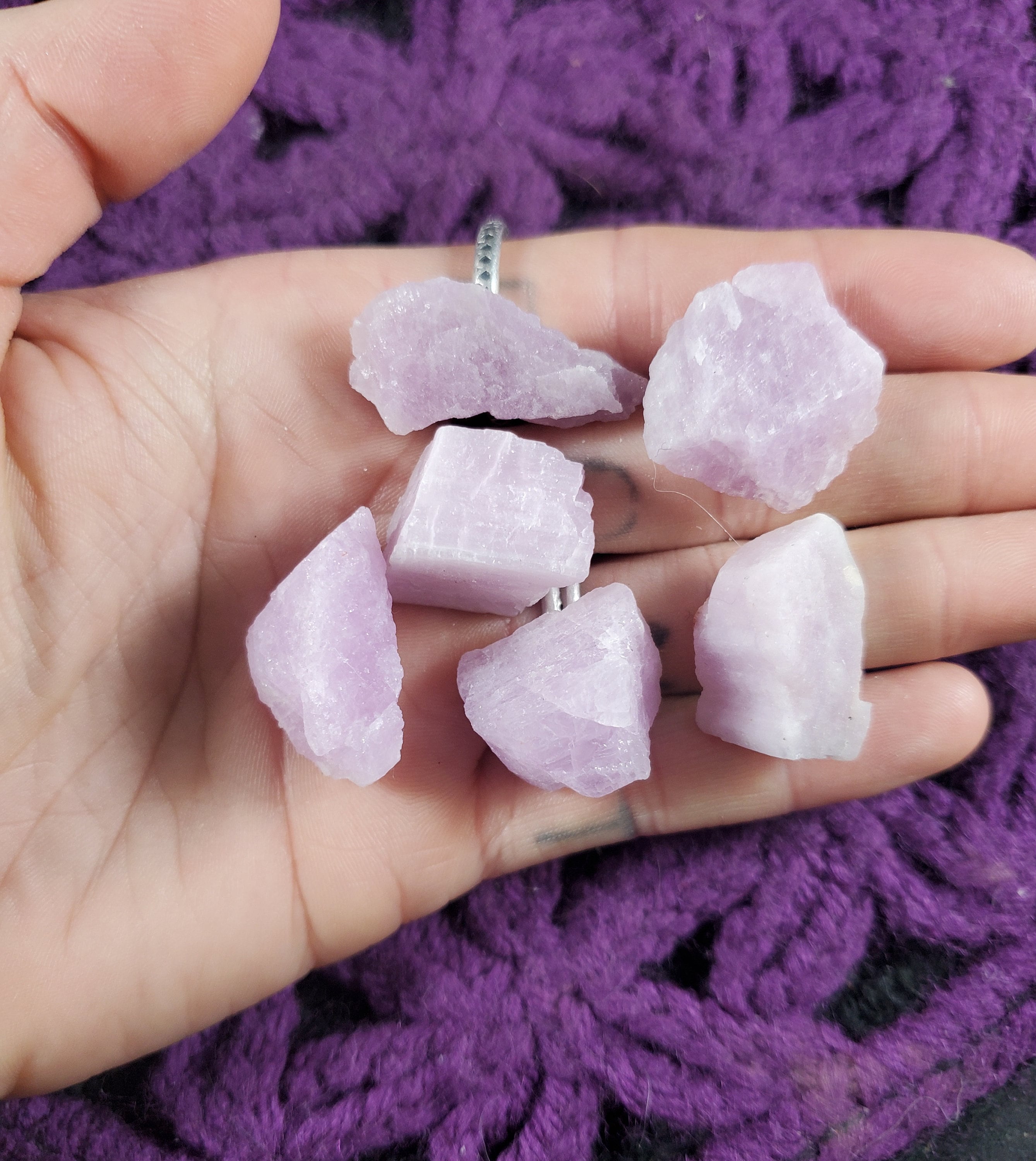 6 Raw Kunzite Crystal Rare Stones Purple Pink Small Gridding Crystals Love Heart Crown Chakra 6 Raw Kunzite Crystal Rare Stones Purple Pink Small Gridding Crystals Love Heart Crown Chakra