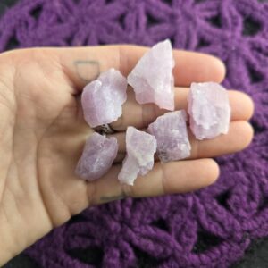 6 Raw Kunzite Crystals Stones Purple Pink Small Gridding Love Heart Crown Chakra 6 Raw Kunzite Crystals Stones Purple Pink Small Gridding Love Heart Crown Chakra