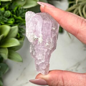 Kunzite | 30g | - #13 (raw Pink Crystal Specimen, Heart Chakra, Healing Stone, Love) Kunzite | 30g | - #13 (raw Pink Crystal Specimen, Heart Chakra, Healing Stone, Love)