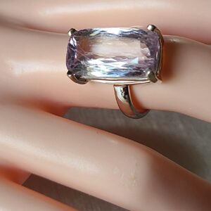 Kunzite ring size 8-Sterling silver ring- Silver jewelry- Remarkable jewelry- Wedding jewelry for her-Birthday gift-Gemstone jewely