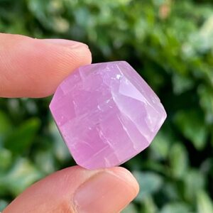 Faceted Kunzite Crystal Sphere: Pink Purple Gemstone (25mm) 18.5g Faceted Kunzite Crystal Sphere: Pink Purple Gemstone (25mm) 18.5g