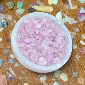Kunzite Tumbled Crystal Chips / High Quality Natural Gemstone Chips / Bulk Wholesale Crystal Chips / 5-10mm / Crystal Confetti Chips