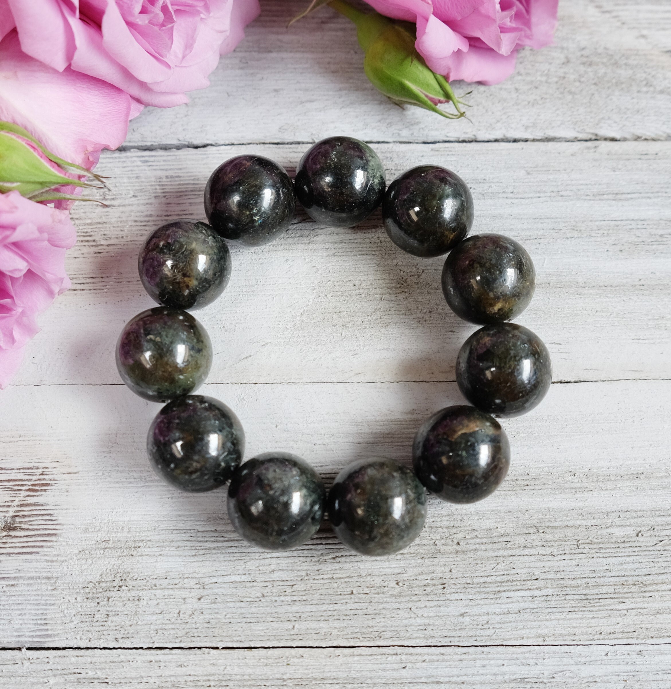 18mm Green Kyanite Stretch Bracelet