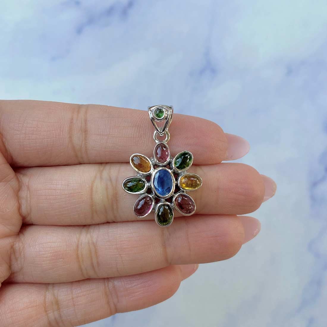 Kyanite Pendant / 925 Sterling Silver Pendant / Healing Gemstone / Gift For Her / Kyanite Jewelry / Oval Cut / Dainty Pendant Kyn-ccp-11.
