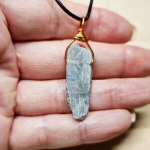 Copper Mens Blue Raw Kyanite pendant. Reiki jewelry uk. Unisex Wire wrapped pendant