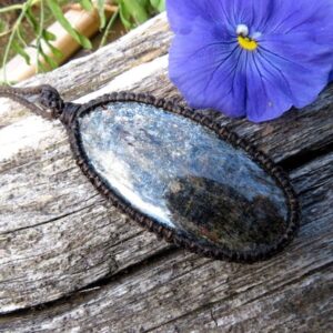 Moss Kyanite Necklace / Kyanite Pendant / Macrame Necklace / Healing Gemstone Jewelry / Kyanite Jewelry / Macrame Jewelry / Gemstone Jewelry