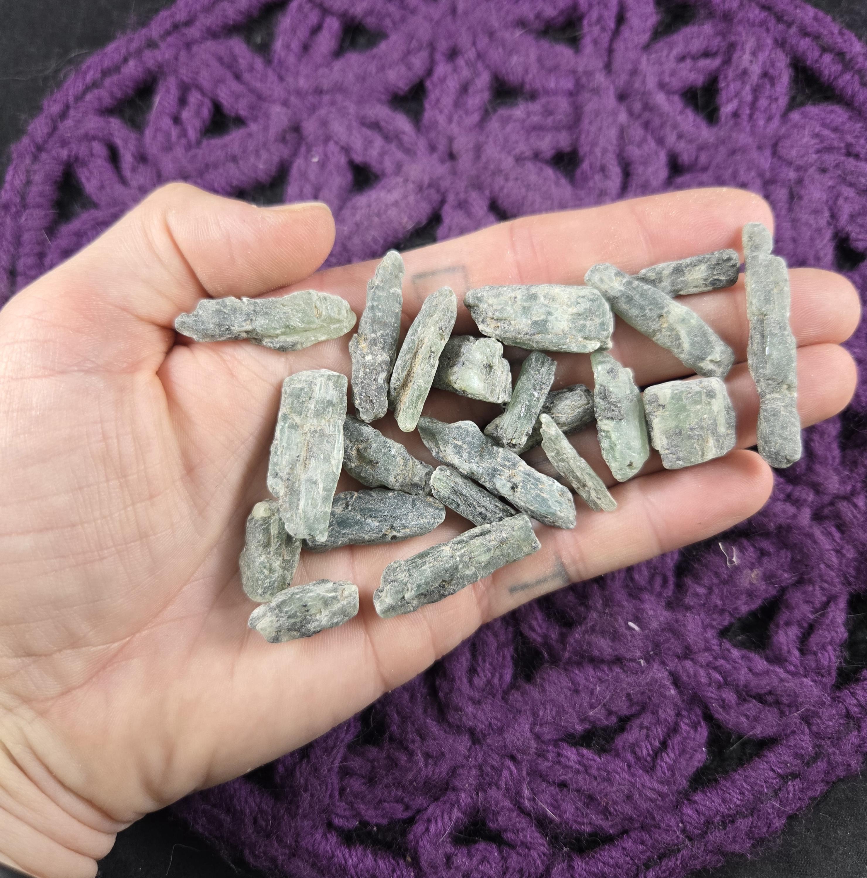 50g Raw Natural Green Kyanite Blades Crystal Stones Crystals Rough Gridding Wrappable Grid Tanzania Bulk Wholesale Parcel