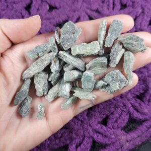 50g Raw Natural Green Kyanite Blades Crystal Stones Crystals Rough Gridding Wrappable Grid Tanzania Bulk Wholesale Parcel