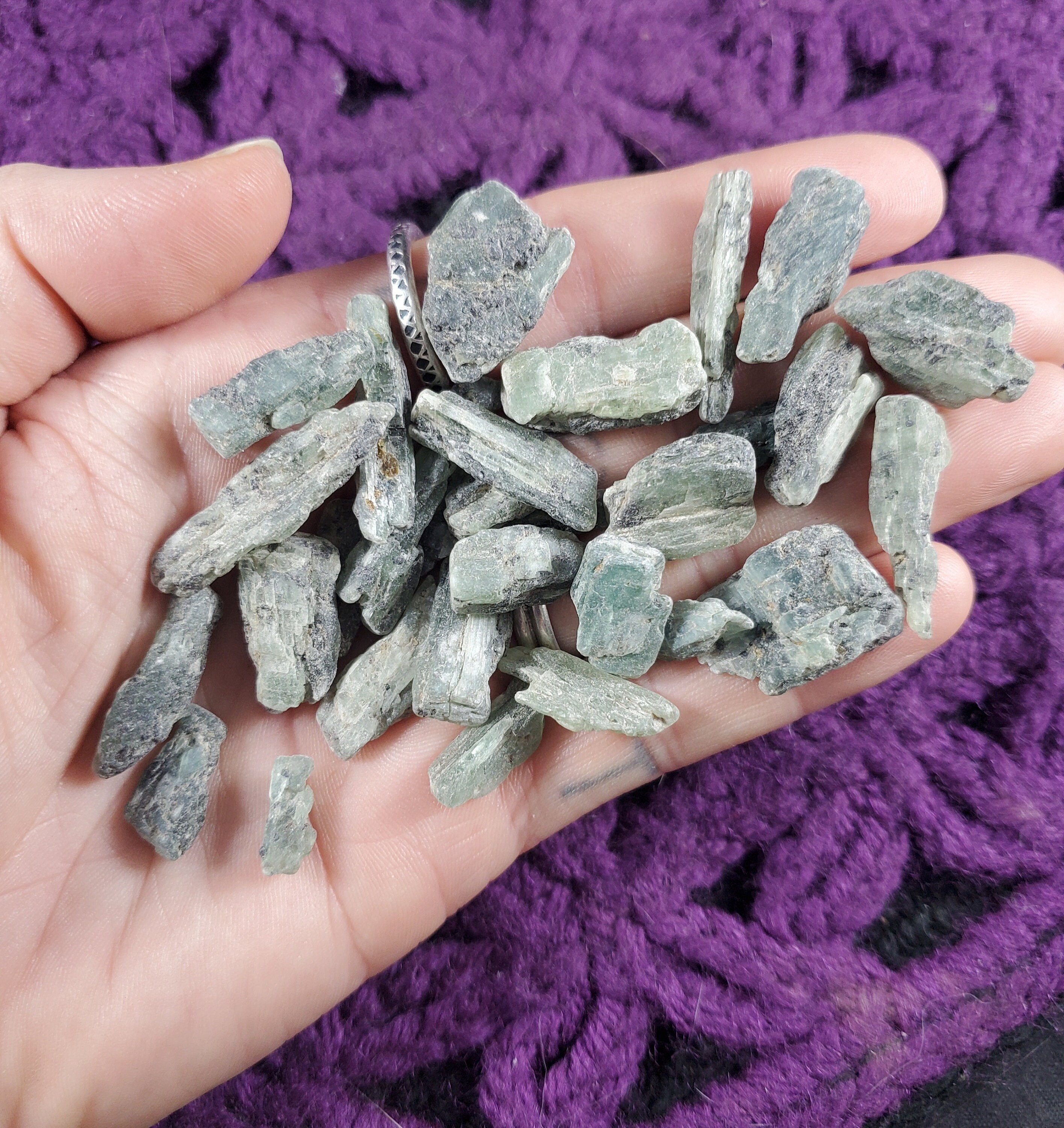 50g Raw Natural Green Kyanite Blades Crystal Stones Crystals Rough Gridding Wrappable Grid Tanzania Bulk Wholesale Parcel 50g Raw Natural Green Kyanite Blades Crystal Stones Crystals Rough Gridding Wrappable Grid Tanzania Bulk Wholesale Parcel