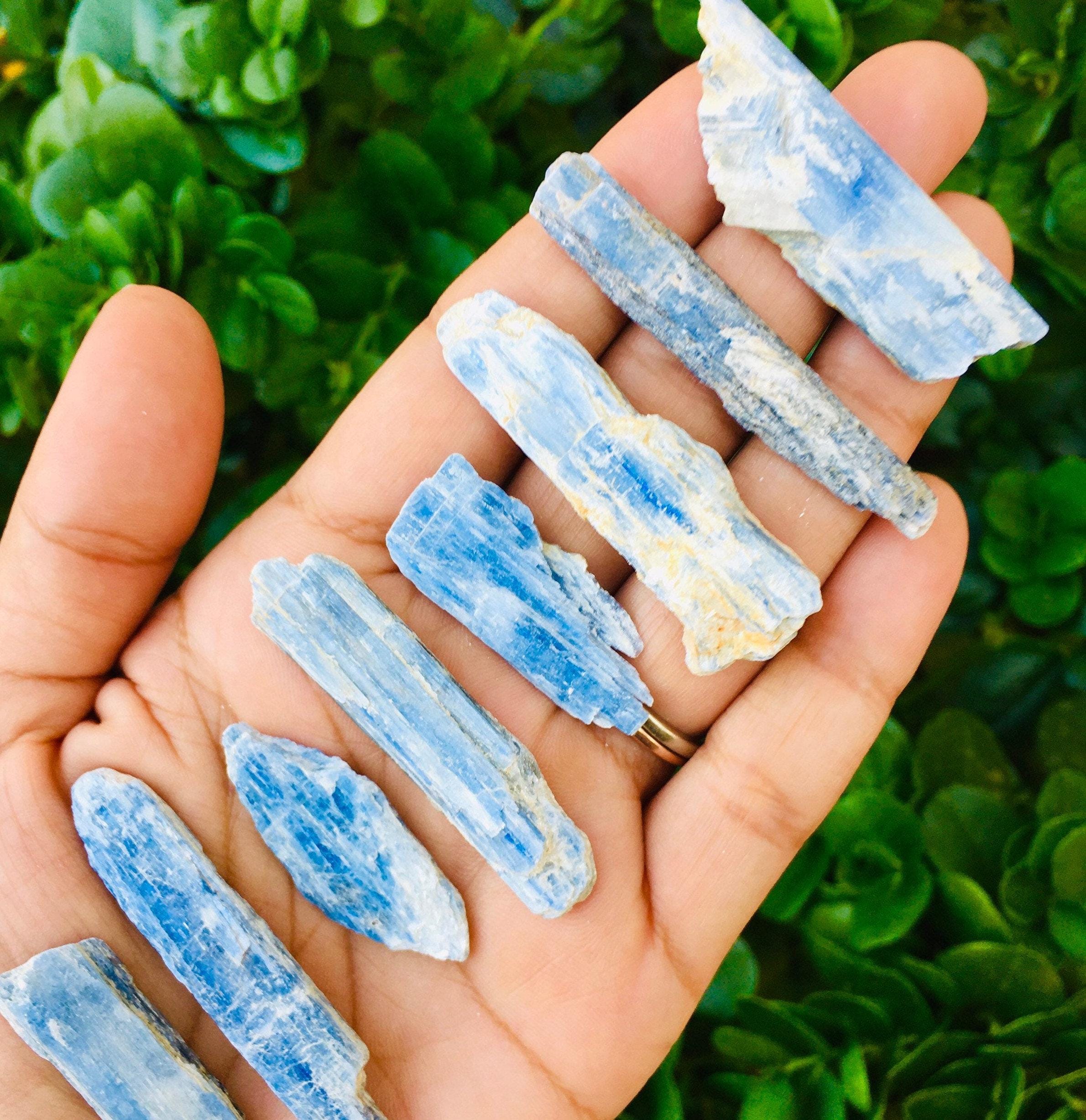 Rough Kyanite Crystal Blade: Blue-silver Stone (3-7 Cm) Rough Kyanite Crystal Blade: Blue-silver Stone (3-7 Cm)
