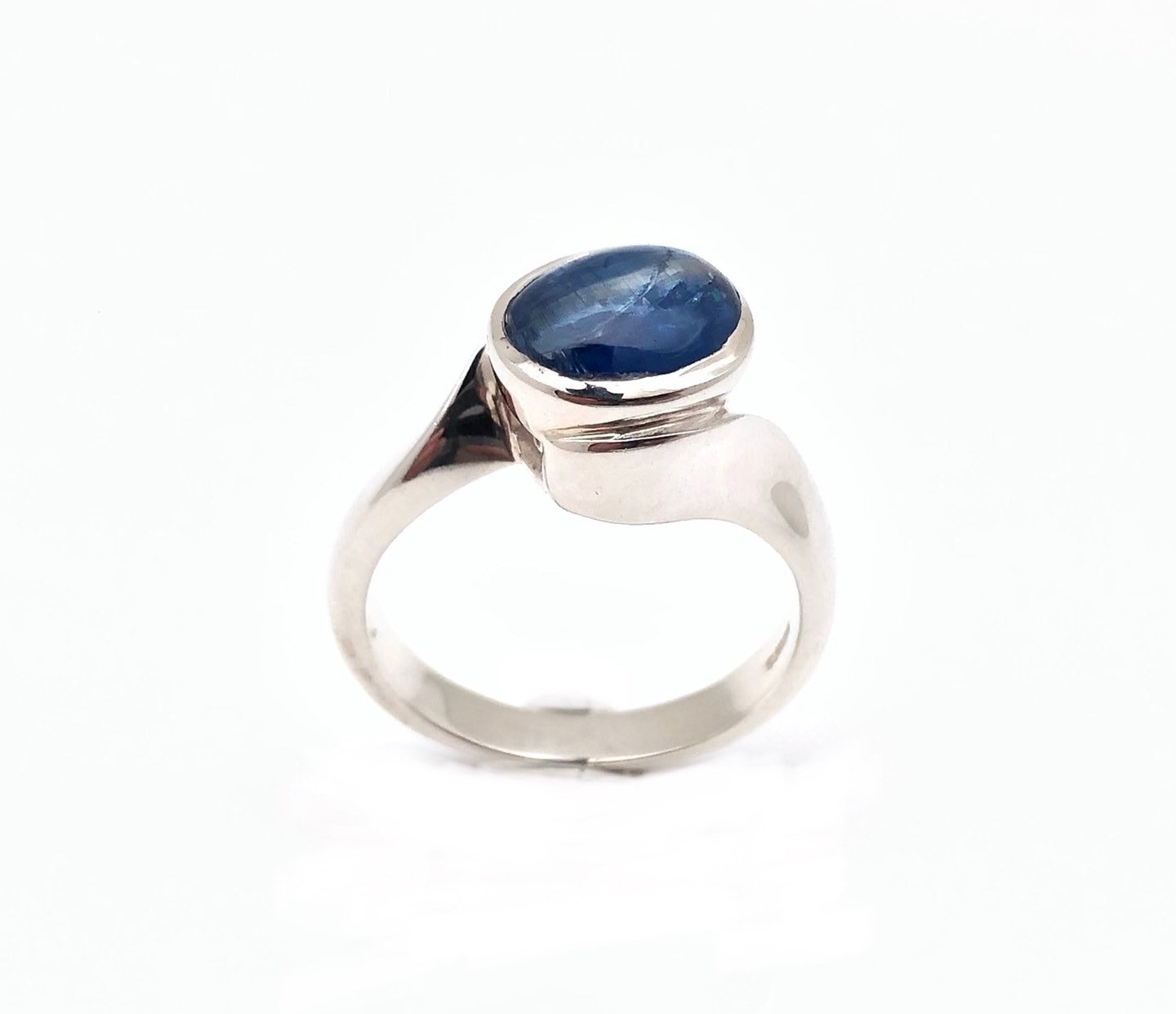 Size 8 Kyanite Ring // Silver Kyanite Ring // 925 Sterling Silver // Blue Kyanite Ring