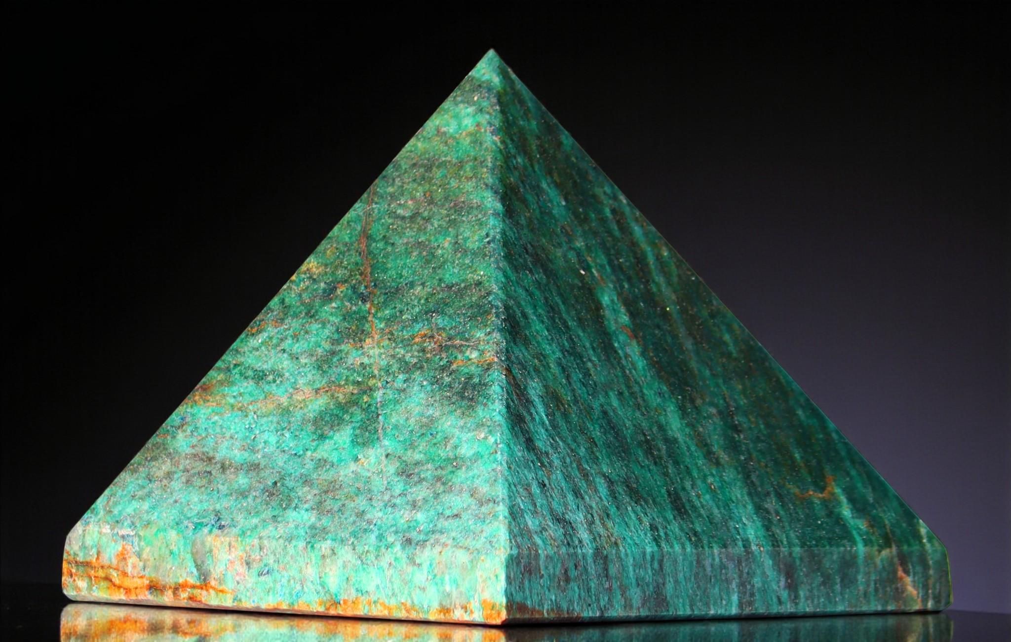 Green Kyanite Crystal Pyramid: Chakra Balancing Meditation Stone, 150mm
