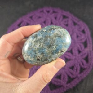 Natural Blue Kyanite Palmstone Gallet Crystal Palm Stone Pakistan