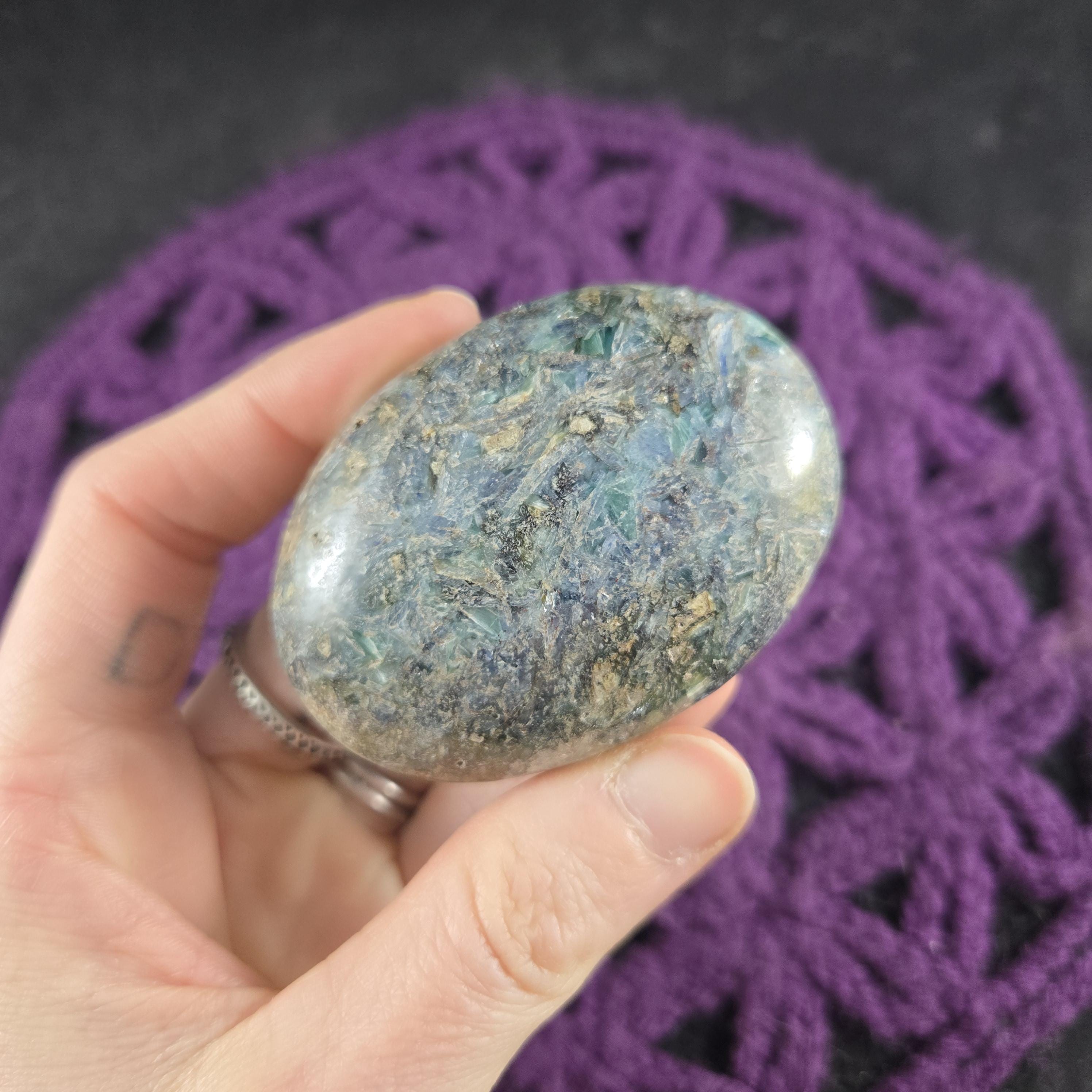 Natural Blue Kyanite Palmstone Gallet Crystal Palm Stone Pakistan